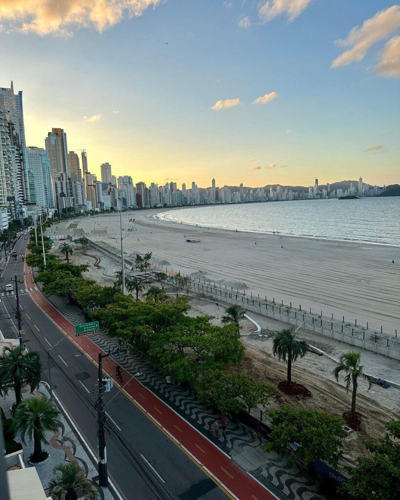 Avenida Atlântica de Balneário Camboriú: Guia Completo